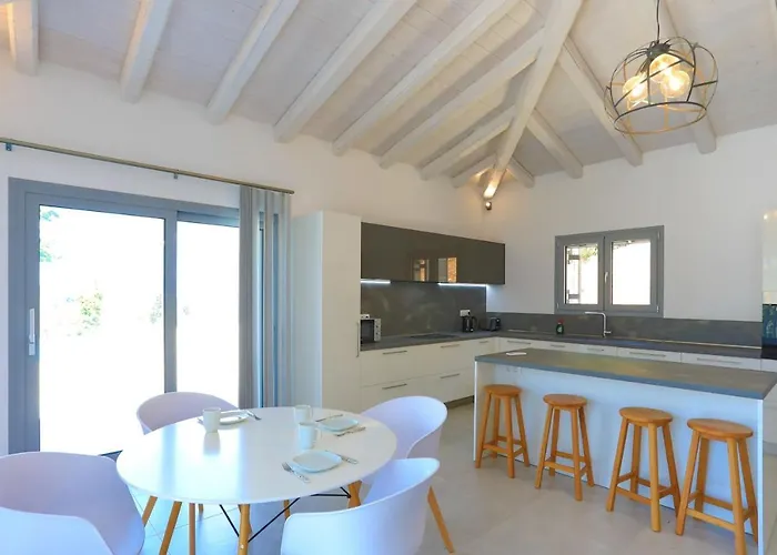 Brand New Loki With Large Infinity Pool Wifi And Sea Views Villa Agnícini