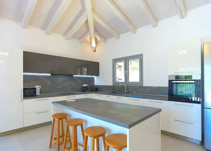 Willa Brand New Loki With Large Infinity Pool Wifi And Sea Views *