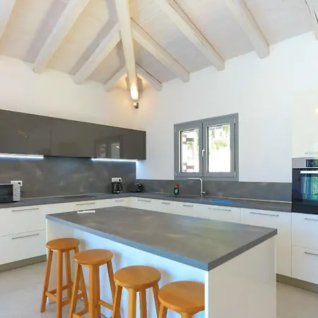Villa Brand New Loki With Large Infinity Pool Wifi And Sea Views *