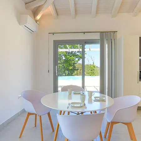 Brand New Loki With Large Infinity Pool Wifi And Sea Views *