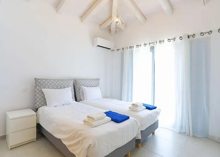 Brand New Loki With Large Infinity Pool Wifi And Sea Views Agnítsini